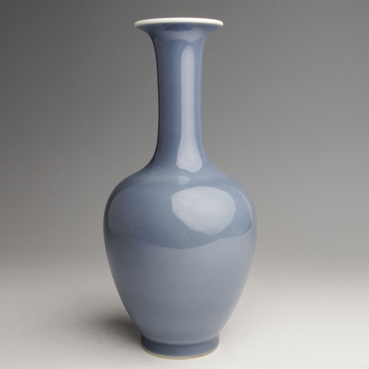 唐物 天青釉長頸瓶 大清康煕年製 款 中国美術 古玩 B8−53拍卖