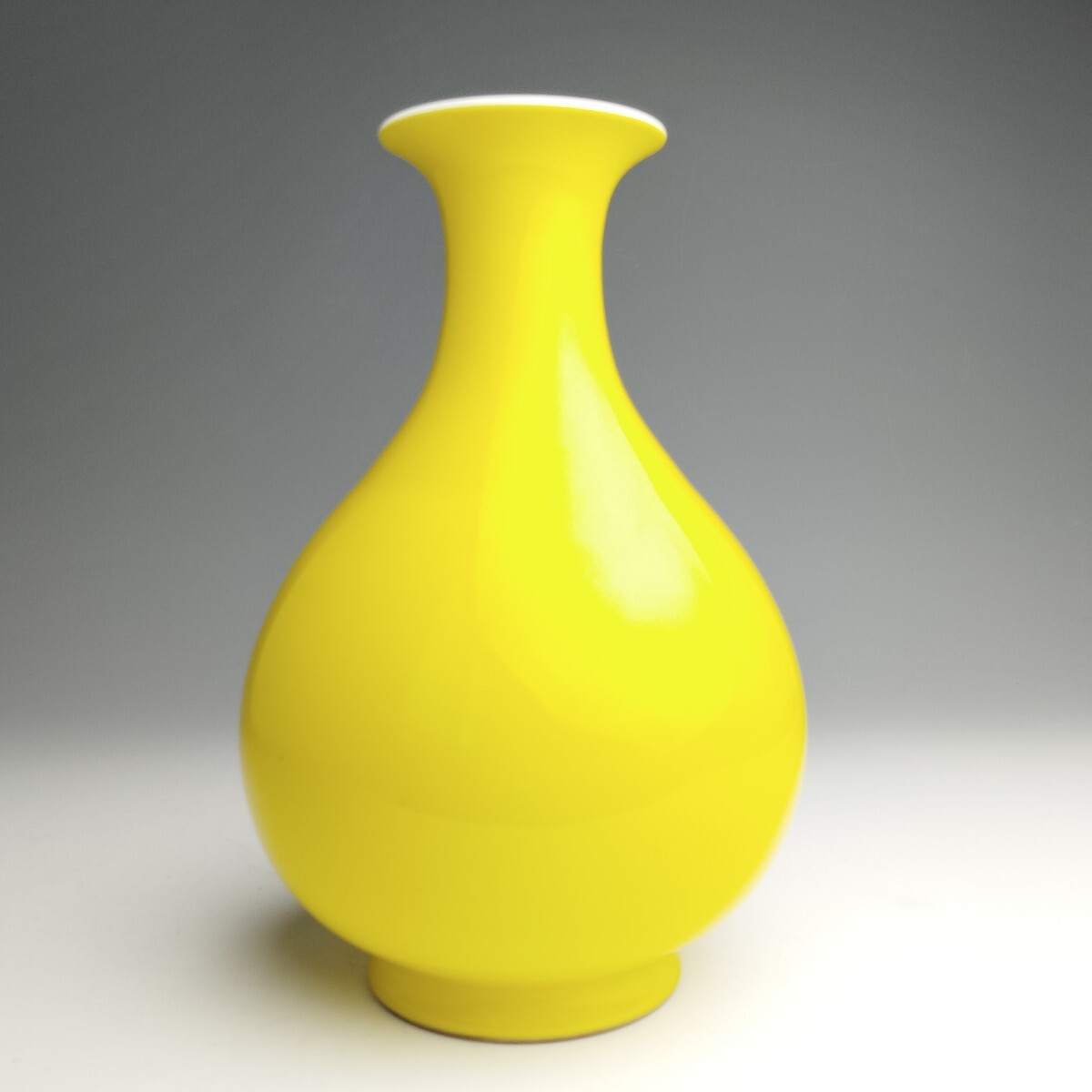 唐物 黄釉玉壷春瓶 大清康煕年製 款 中国美術 古玩 B7-80 黄釉花入拍卖