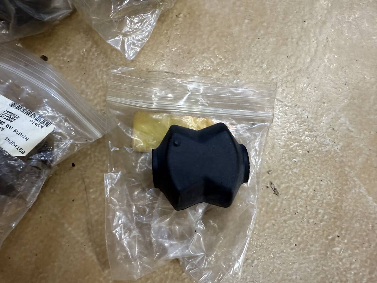 VOLVO ボルボ 240 リア トルクロッドブッシュ 4個セット 1272603 拍卖