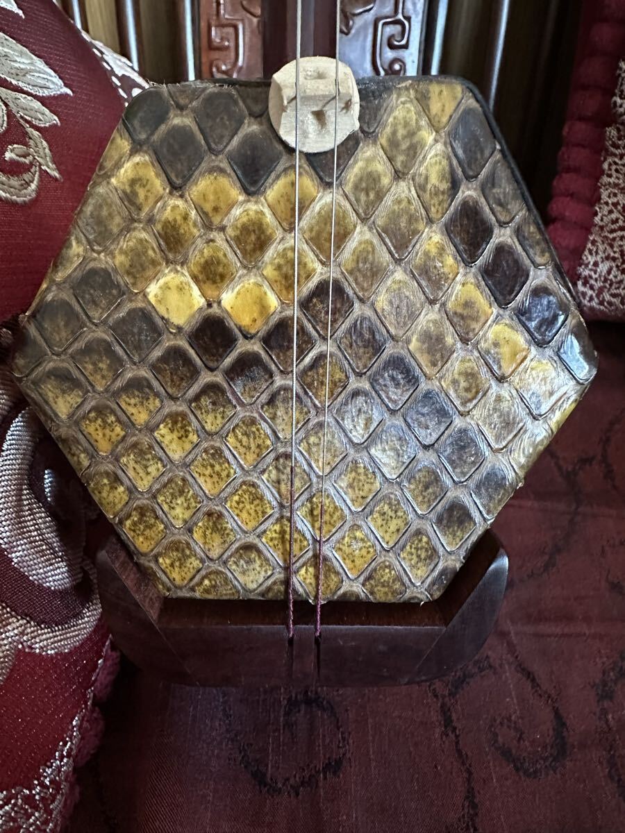 特選紫檀大二胡(ニ泉琴) 特選紫檀プロ用 本格蛇皮 中国蘇州銘 未使用品 状態が良い 民族楽器拍卖