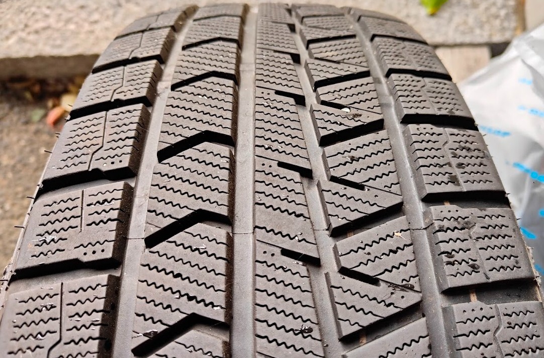 1円から売り切りスタート・・HIFLY WP801スタッドレス タイヤ 235 65 18 18インチ 4本 20251117 j m 1117拍卖