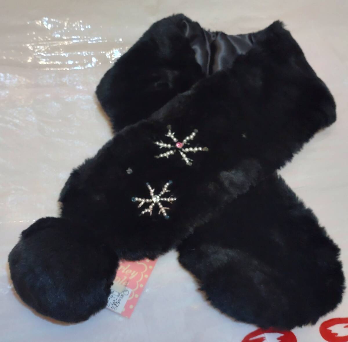 シャーリーテンプル 雪の結晶ボアマフラー黒 新品タグ付き拍卖