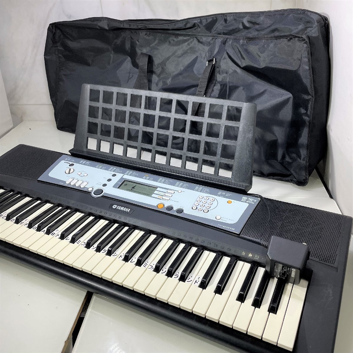 ∞OG∞ YAMAHA 電子キーボード PSR-E213 中古品 動作確認済み 全鍵盤OK 電子ピアノ 乾電池 アダプタ シール有り 練習用 ∞T-230825拍卖