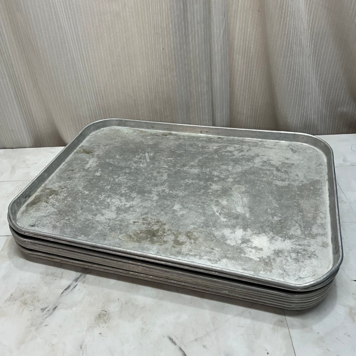 &OG& バット トレイ 8点セット アルミ製 520mm×370mm×H20mm まとめ売り 浅型 厨房器具 業務用 中古品 【ランダム出品】 &H-251106拍卖