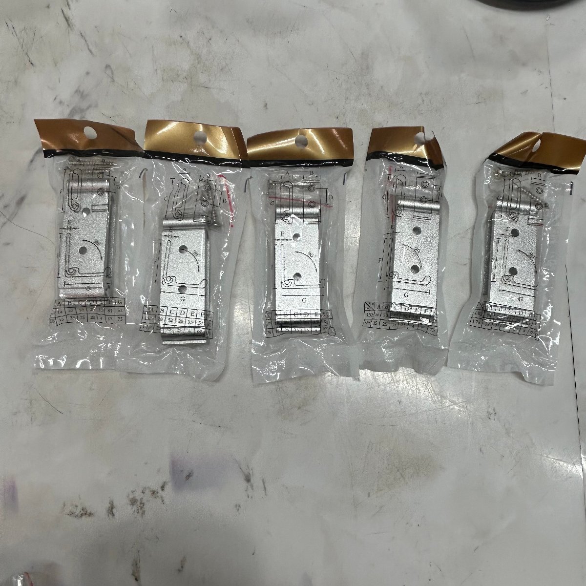 ♪M♪ 【ランダム出品】 壁掛けフック 折り畳み式 耐荷重約5kg インテリア リビング収納 5個セット セット売り 新品 未使用 ♪A-251104拍卖