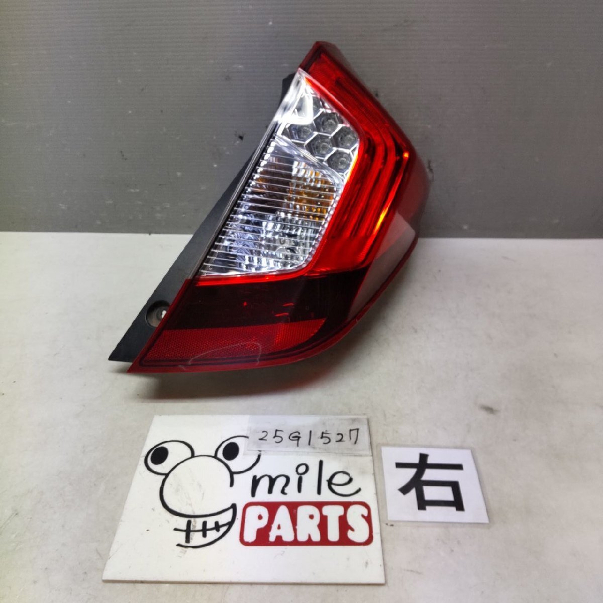 GP5 フィット 純正 右テールランプ 1A8-1-1/25G1527*同梱不可拍卖
