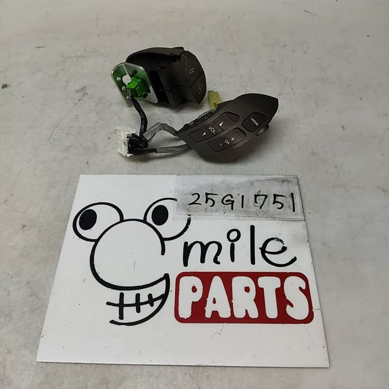 RR1 エリシオン 純正 ステアリングスイッチ 1A3-23-7/25G1751*同梱不可拍卖