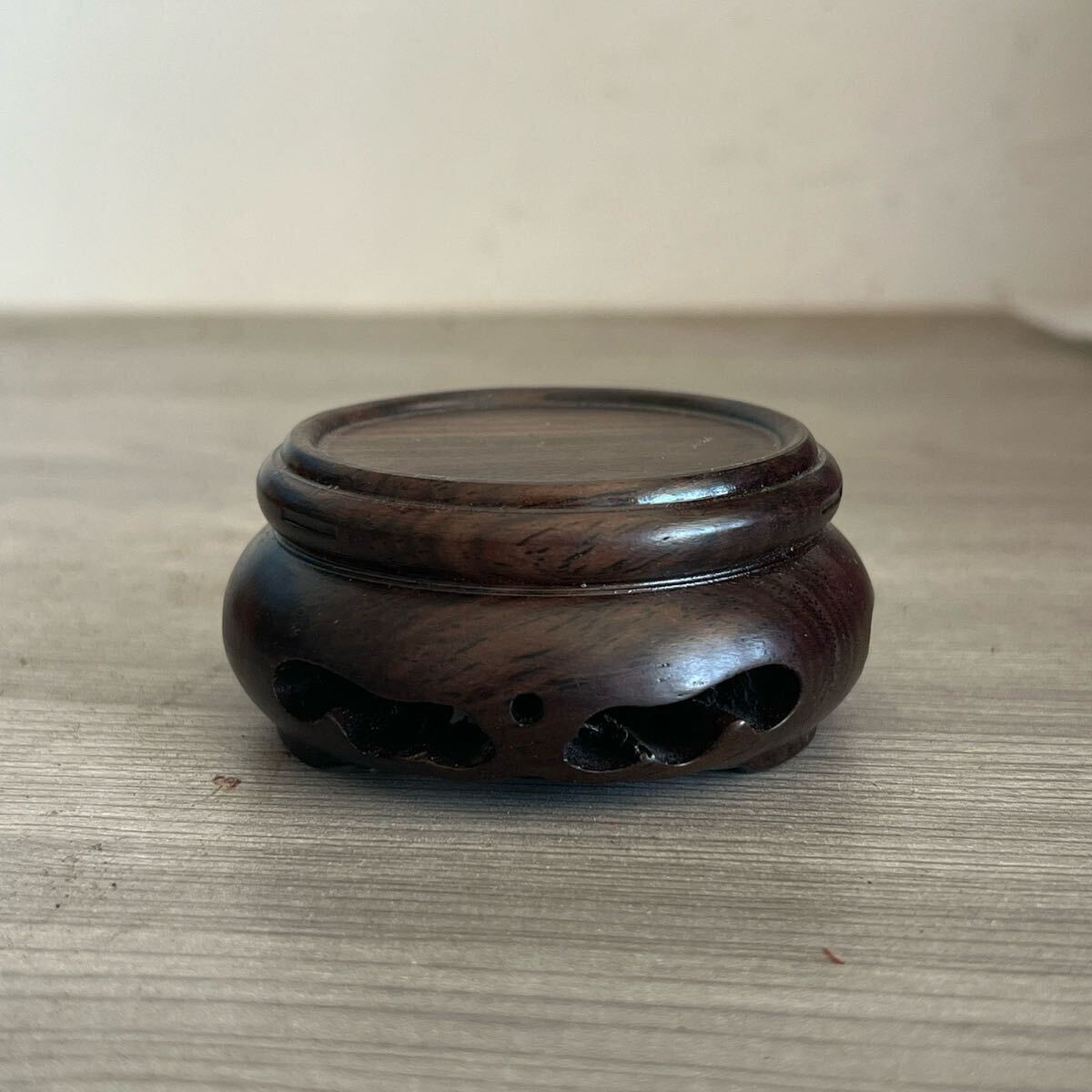送料無料 黒檀木 丸形 木製 平台 彫刻入り 敷台 飾台 盆栽台 花台 華台 香炉台 美術品拍卖