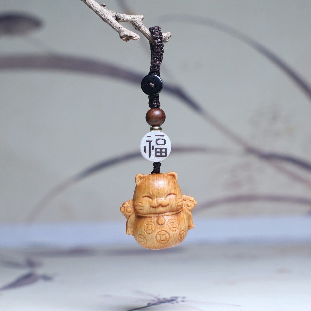 送料無料 招き猫 木彫り 根付 お守り ストラップ 木彫りミニ招き猫 金運 幸運 キーホルダー拍卖