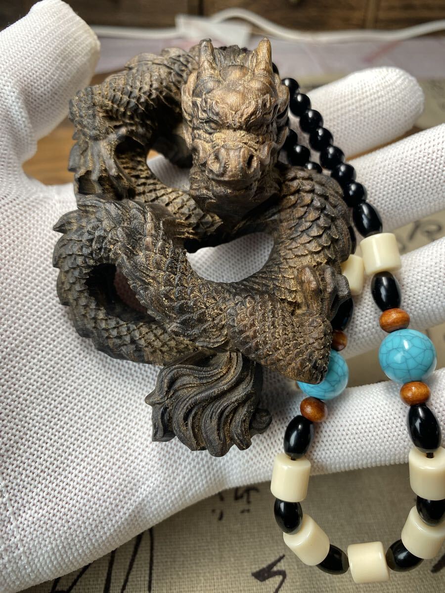 送料無料 仏教美術 龍 高級木材 細密木彫 一刀彫 リアル繊細彫刻(龍/竜/辰) 置物 飾り 工芸品 高さ約10ベトナム産沈香 美品 根付拍卖