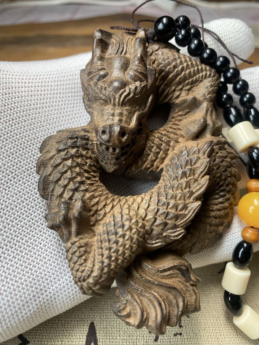 送料無料 仏教美術 龍 高級木材 細密木彫 一刀彫 リアル繊細彫刻(龍/竜/辰) 置物 飾り 工芸品 高さ約10ベトナム産沈香 美品根付拍卖