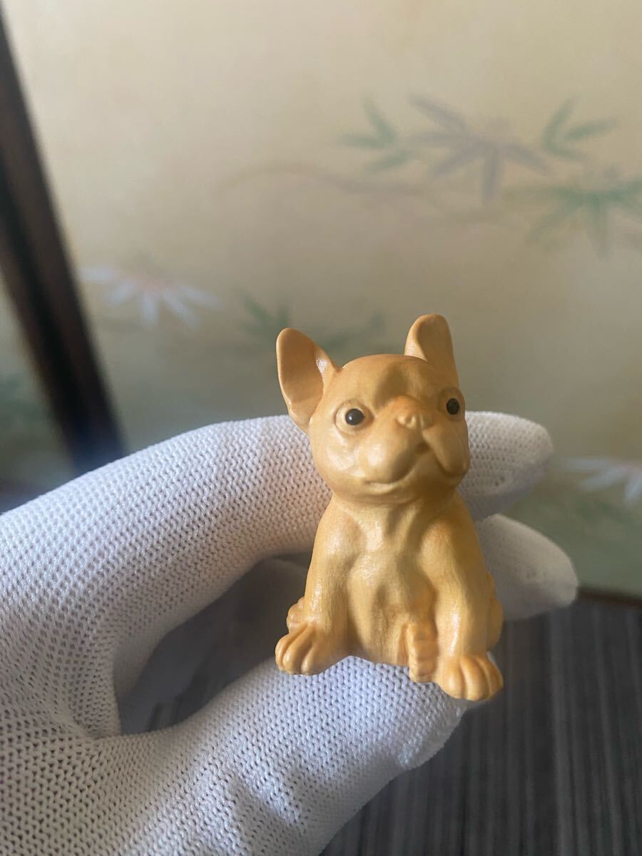 送料無料 可愛いワンチャン 犬の木彫り 彫刻工芸品 精密細工 細密彫刻 置物 開運 工芸品 黄楊木 柘植木材 高さ約5cm良品拍卖