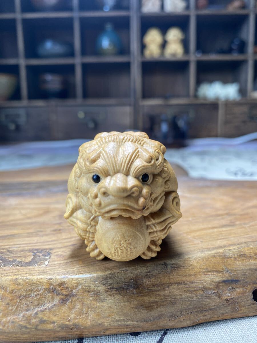 送料無料 柘植木彫り彫刻 神獣 可愛いヒキュウ 柘植 オブジェ お守り 置物 本体サイズ4cm 工芸品 根付 縁起物拍卖