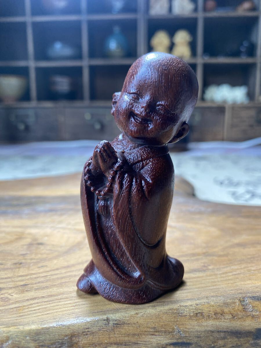送料無料 仏教美術 高級木彫り 天然木彫刻 静思 木彫り 可愛い小僧オブジェ 置物仏工芸品 仏像 縁起物拍卖