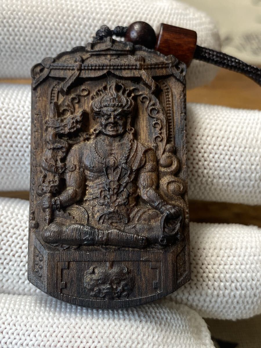 送料無料 古美術 不動明王 細密木彫 繊細彫刻 お守り 仏教美術 ご本尊 高さ5cm 根付 ストラップ ネックレス拍卖