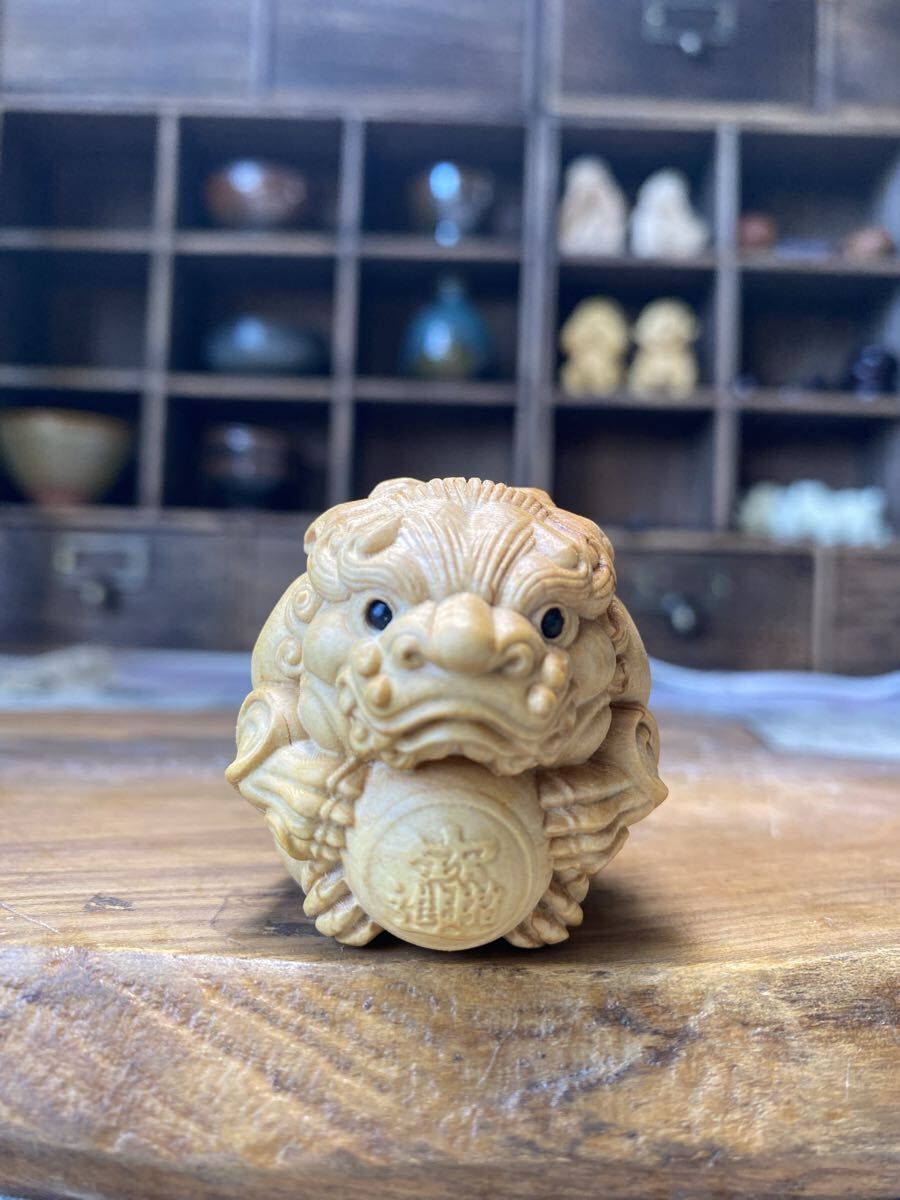 送料無料 柘植木彫り彫刻 神獣 可愛いヒキュウ 柘植 オブジェ お守り 置物 本体サイズ4cm 工芸品 根付拍卖