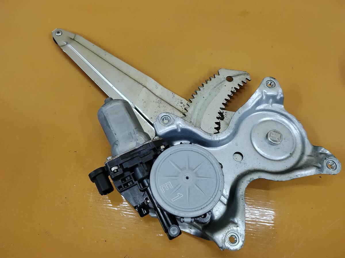 71106 SSZ40 L☆スイフトスポーツ ZC32S ★ウインドレギュレーター 左後ろ 助手席側後ろ LHR★スズキ 同梱不可 拍卖