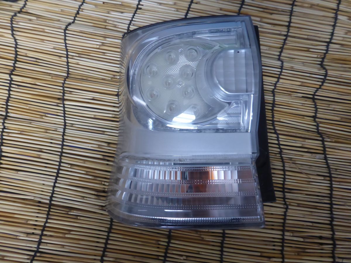 B-02 タント L375S テールランプ 左 後期型 LED テールライト TOKAIDENSO 20512 ★ L385S拍卖