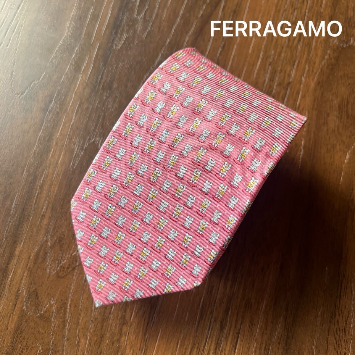 T11-10-1 サルヴァトーレフェラガモ ネクタイ ネコ ピンク カエル柄拍卖