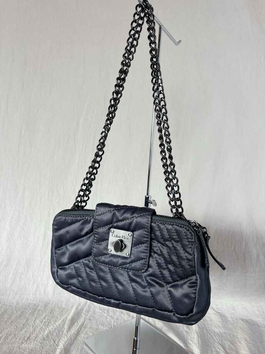 T11-8-4 美品 Calvin Klein カルバンクライン キルティング ショルダーバッグ グレー 収納いっぱい 肩掛け拍卖