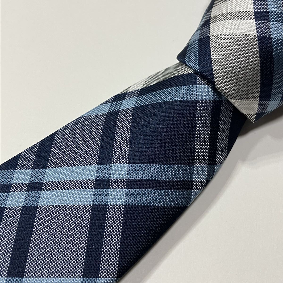 スーパーマリオ チェック 刺繍 ポリ ネクタイ 古着 ネイビー ブルー ホワイト 637-8拍卖