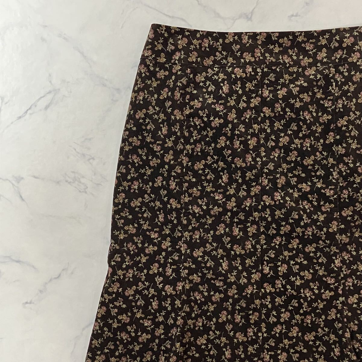 美品 INDIVI インディヴィ 大きいサイズ 日本製 花柄 コーディロイ 裏地付き ジップ ひざ丈 スカート ダークブラウン 44拍卖