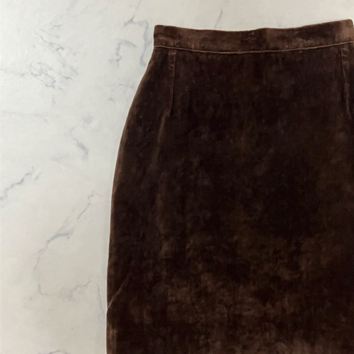 美品 Castelbanac カステルバジャック イタリア製 ワントーン ベロア 裏地付き ベンツ ダーツ ボタン ジップ ミニ スカート ブラウン 44拍卖