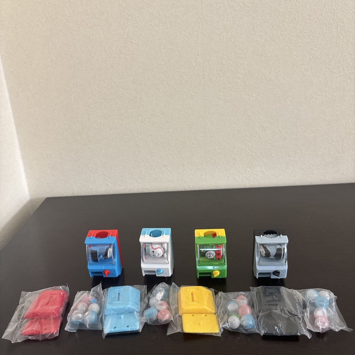 ガチャミニマシン トーマス 全4種 未使用 シールなし トーマス パーシー ハロルド スペンサー フィギュア 2005 ボルダー拍卖
