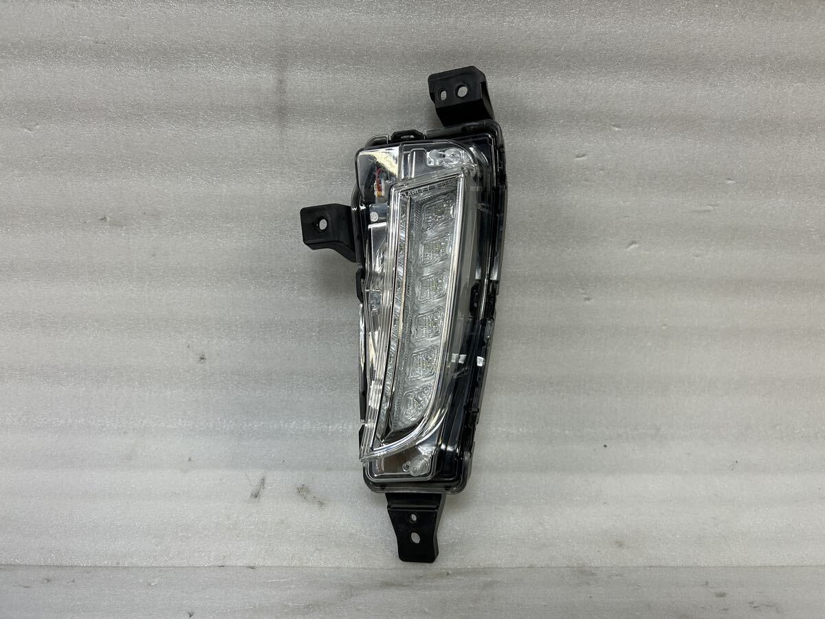 B11788 美品 エスクード YE21S YEA1S 左フォグランプ デイライト STANLEY W3149 36554-54P00拍卖