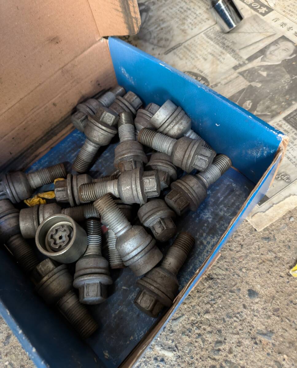 希少☆盗難防止ロック付き☆アウディQ5純正☆ハブボルト☆1台分☆スタッドレス等拍卖