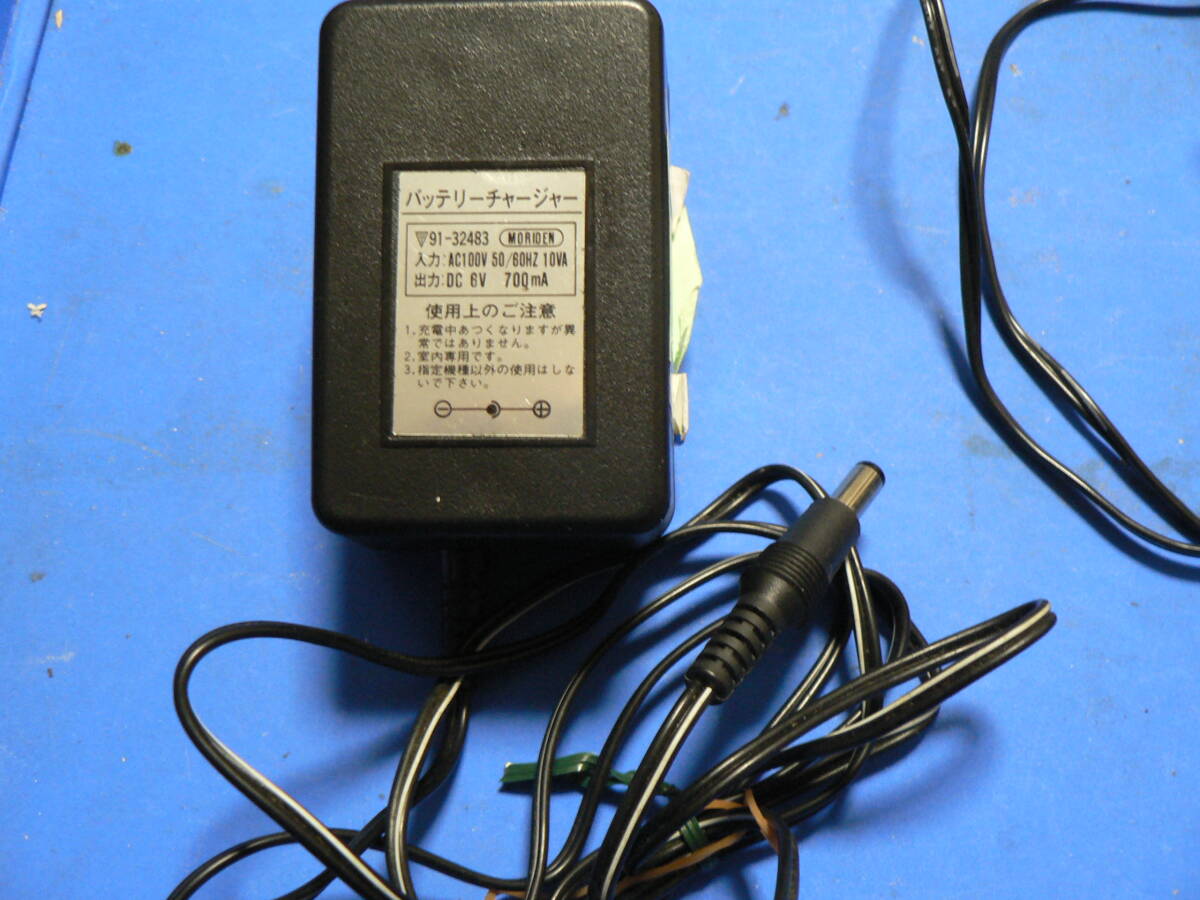 送料最安 410円 PAD155:モリデン バッテリー充電器/ACアダプタ MORIDEN 91-32483 中心極性マイナス DC-7V/700mA 給電口径 5.5mm拍卖