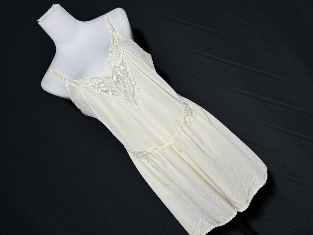 1388★B85 ルームウェア 胸元刺繍レース カスタード系拍卖