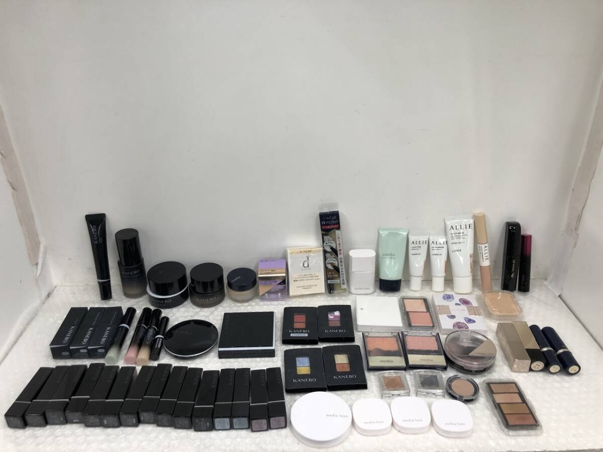 カネボウ 化粧品 まとめ売り アイシャドウ 化粧下地 チーク フェイスカラー ファンデーション コンシーラー 口紅 他 251006SK041377拍卖