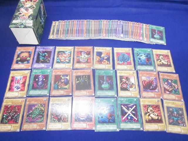 状態D トレカ 遊戯王 クリボー レアを含む ME RB ノーマル・レア等 120枚以上まとめ 鋼鉄の襲撃者 空箱付き拍卖