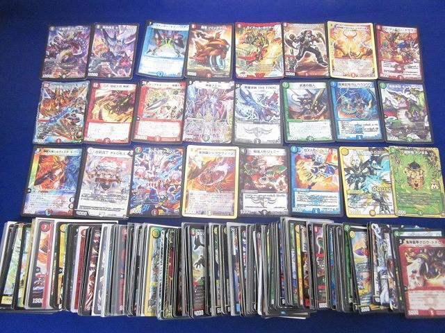 状態F トレカ デュエル・マスターズ S級不死 デッドゾーン スーパーレアを含む 光り物等 320枚以上まとめ拍卖