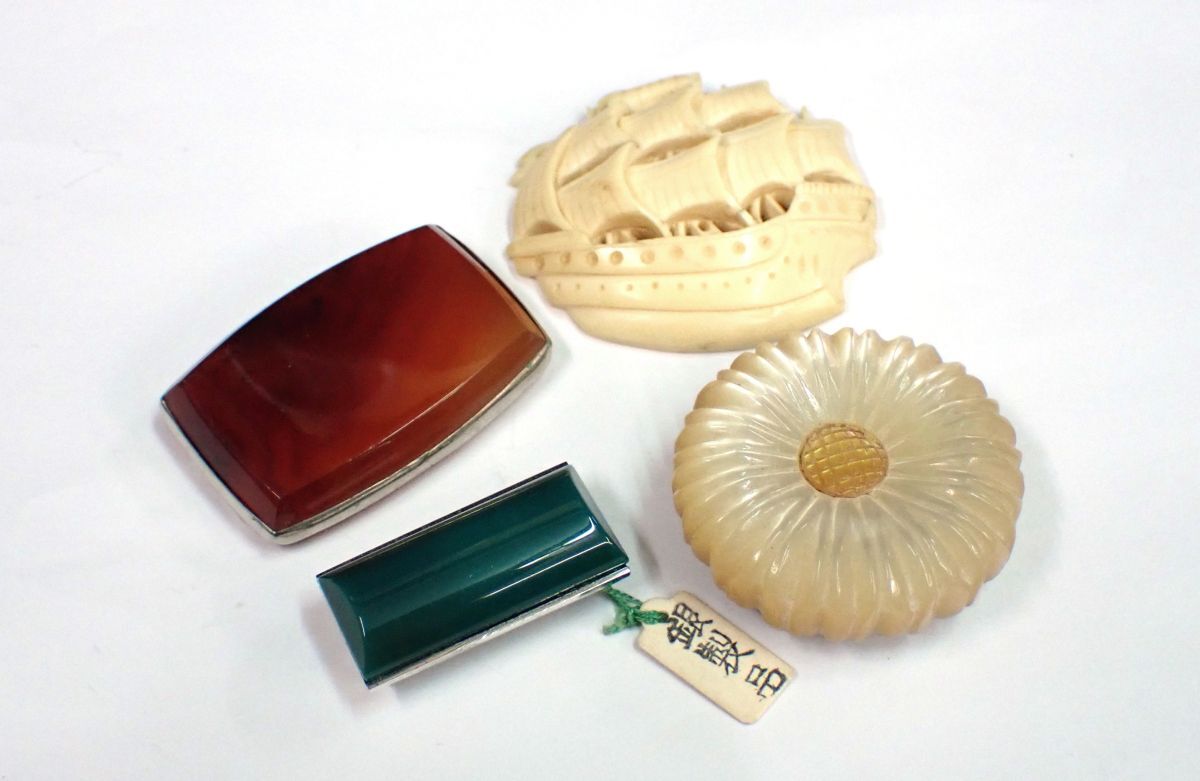 ▲和装品241 天然素材他 帯留め 4点▲瑪瑙/メノウ/緑石/帆船/SILVER刻印/銀製台/アンティーク/着物/消費税0円拍卖