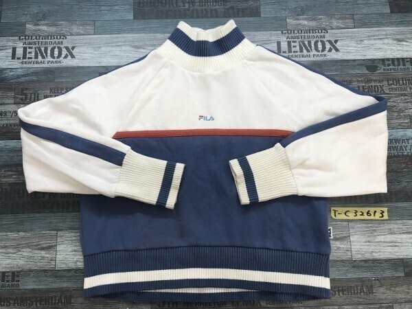 FILA フィラ レディース ラグラン ロゴ刺繍 ショート丈 ハイネック 裏起毛 プルオーバーカットソー M 白くすみブルー拍卖