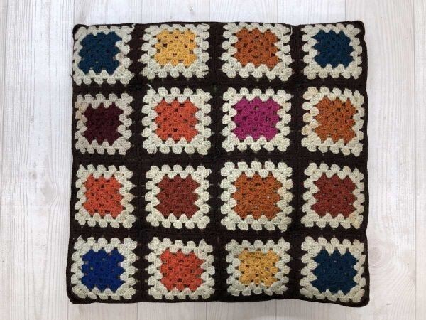 ハンドメイド レトロ オールド カントリー パッチワーク グラニースクエア ニット 模様編み 座布団 クッション 茶色系拍卖