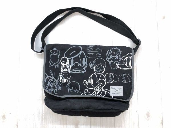 Disney ディズニー ミッキー ドナルド グーフィー キャラクター デッサン 線画 下書き風 メッセンジャーバッグ ユニセックス 蓋付き 黒拍卖