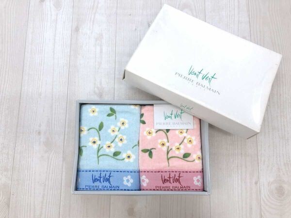 訳あり新品 ヴァン・ヴェール Vent Vert ピエール・バルマン PIERRE BALMAIN ハンドタオル 箱入りギフトセット レディース 花柄 水色ピンク拍卖