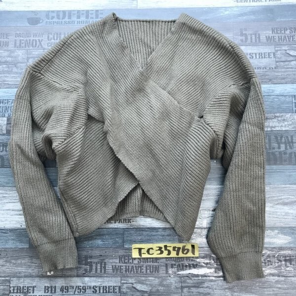 fifth フィフス レディース ショート丈 ニットセーター ライトカーキ拍卖