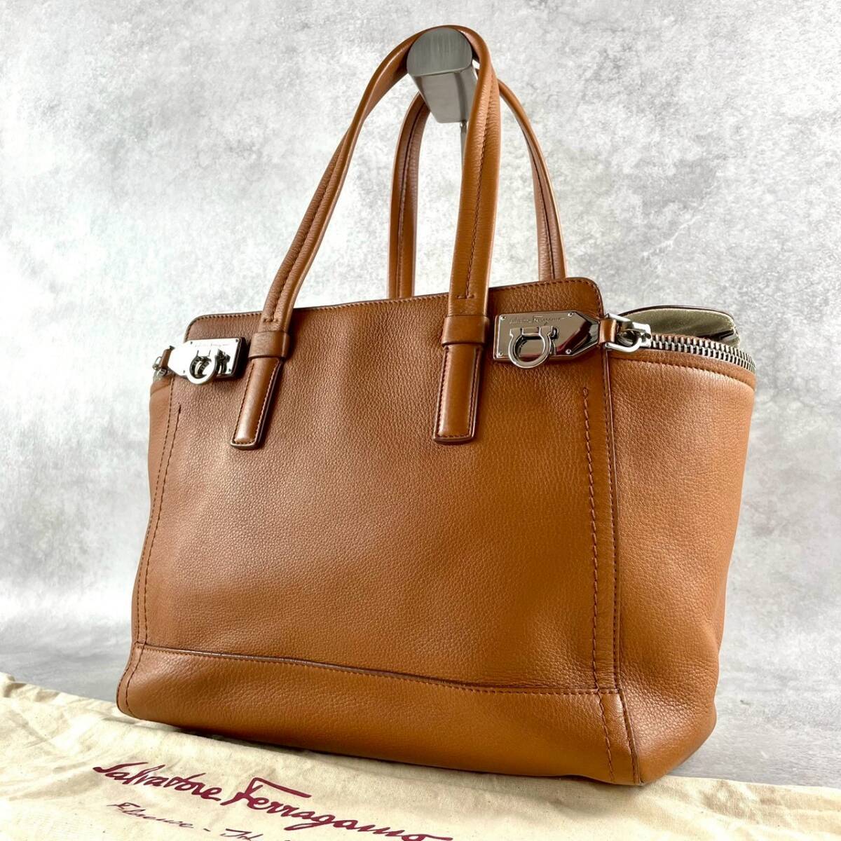 未使用級 Salvatore Ferragamo フェラガモ トートバッグ A4可 肩掛け ガンチーニ シボ革 レザー 本革 メンズ ビジネス ブラウン拍卖