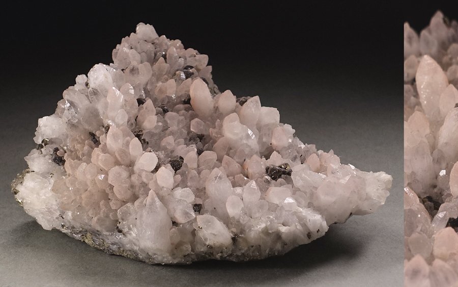 ∇花∇天然水晶原石 クォーツ・クラスター パイライト・スファレライト共生 幅16.9×13.1cm/重量1203g 鉱物 天然石 宝石置物 群晶 黄鉄鉱 O拍卖