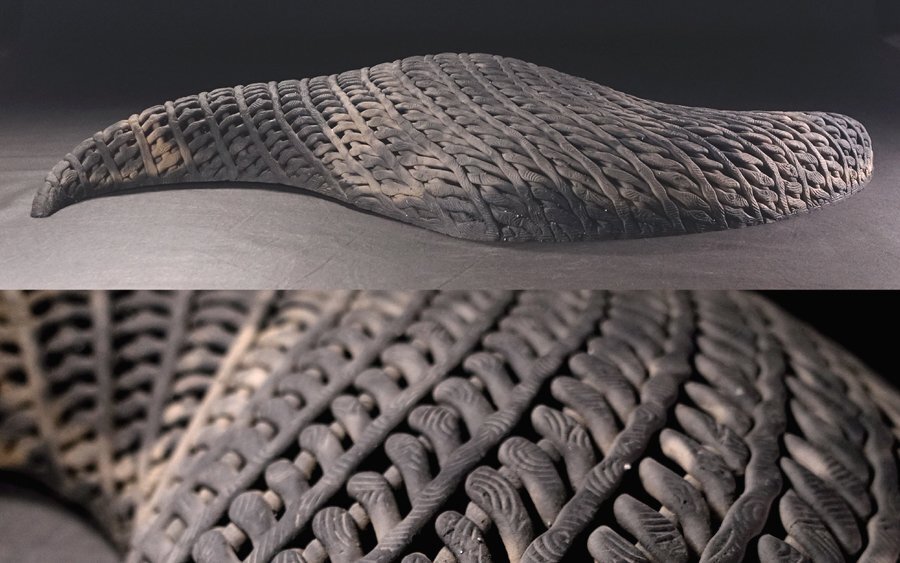 ∇花∇益子陶芸の鬼才【坂田甚内】作 黒陶深甚紋置物 掛花入 陶オブジェ 全長88cmの大作 現代に蘇る縄文土器拍卖