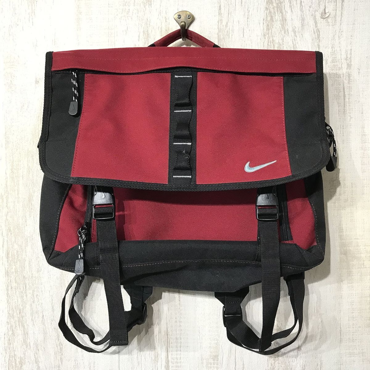at157☆【2way メッセンジャーバッグ】NIKE ナイキ 赤 黒拍卖