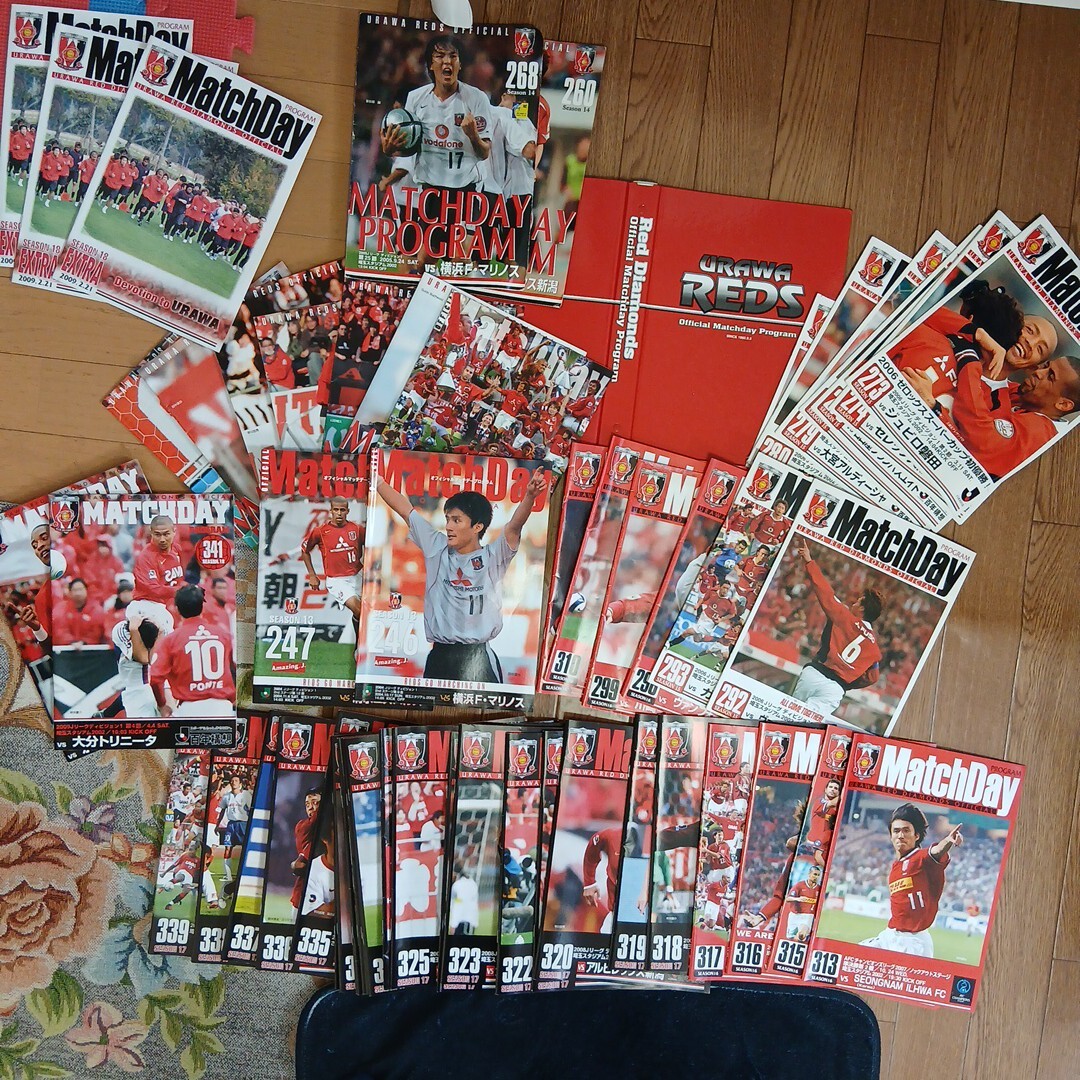 サッカーJリーグ浦和レッズマッチデープログラム大量不揃い50冊以上&保存ケース2005年~2009年頃拍卖