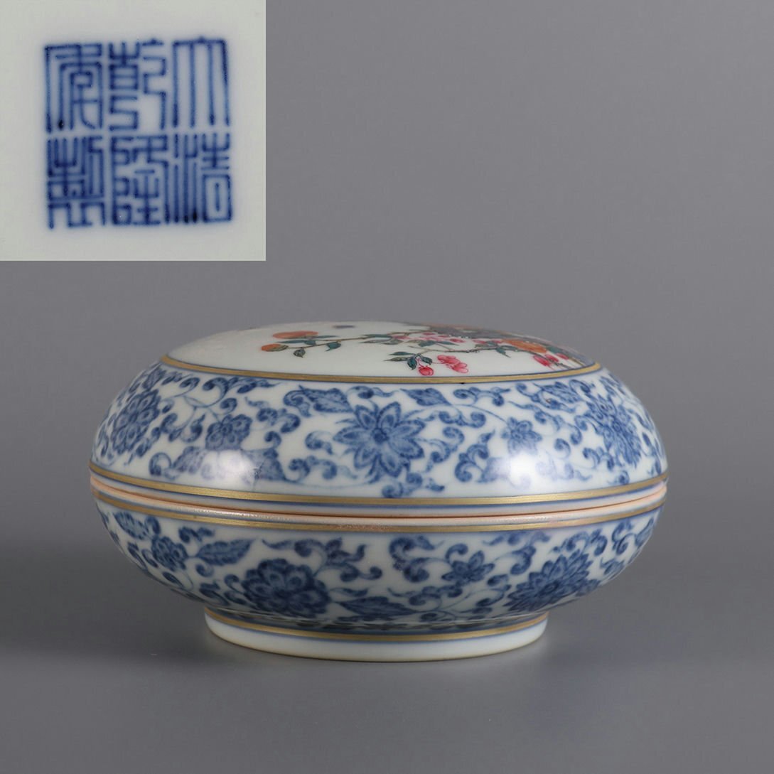 ▼渡鶴羽▼A0715清乾隆 青花纏枝蓮開光粉彩花鳥紋果盒・古陶磁器 ・珍品旧蔵・古賞物・時代物拍卖