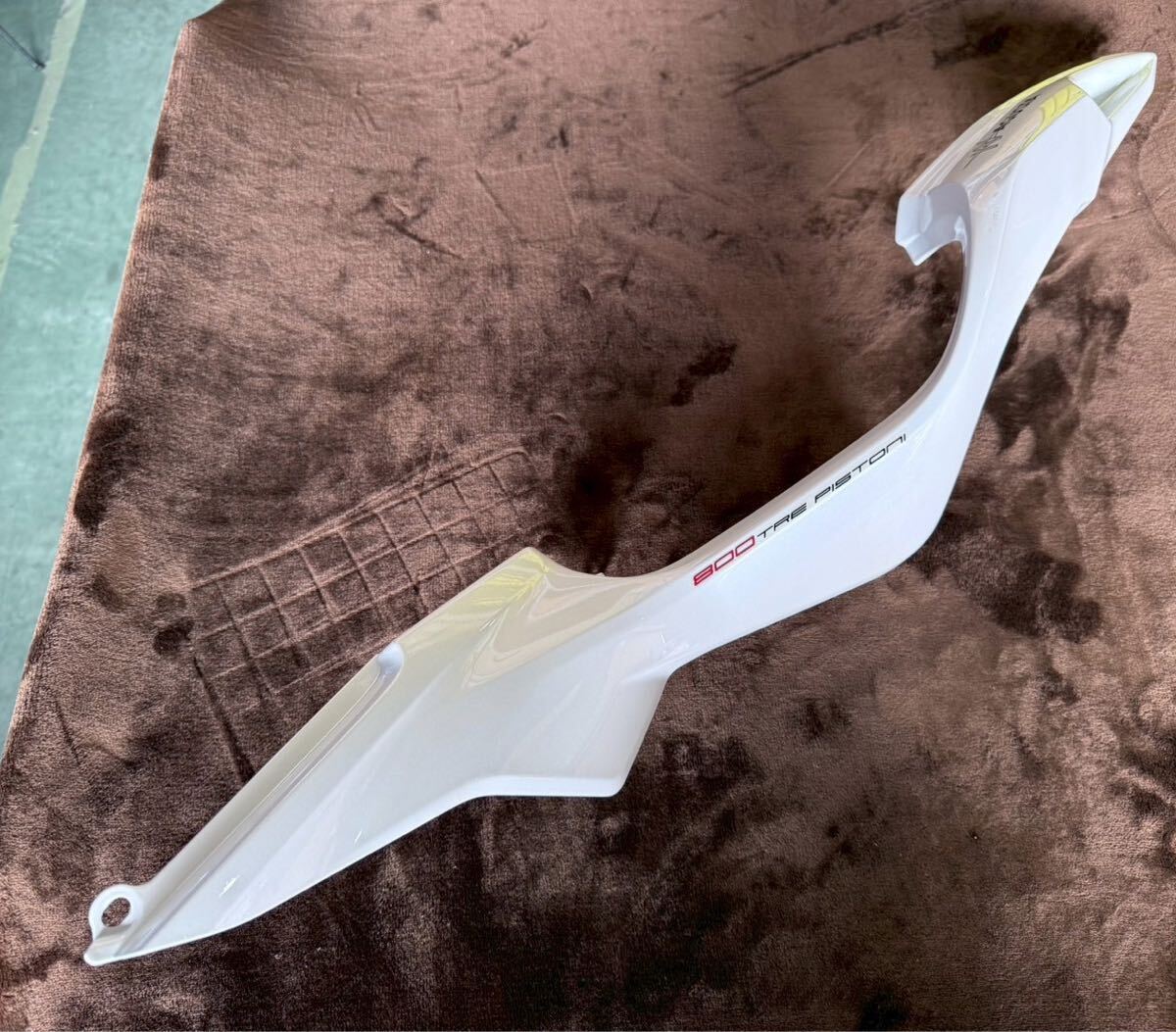 【A152】 MV AGUSTA アグスタ '13/14 F3-800 テールカバー カバー LH ASSY サイドカバー テールカウル 左 ホワイト ブラック 80A0-B8695拍卖