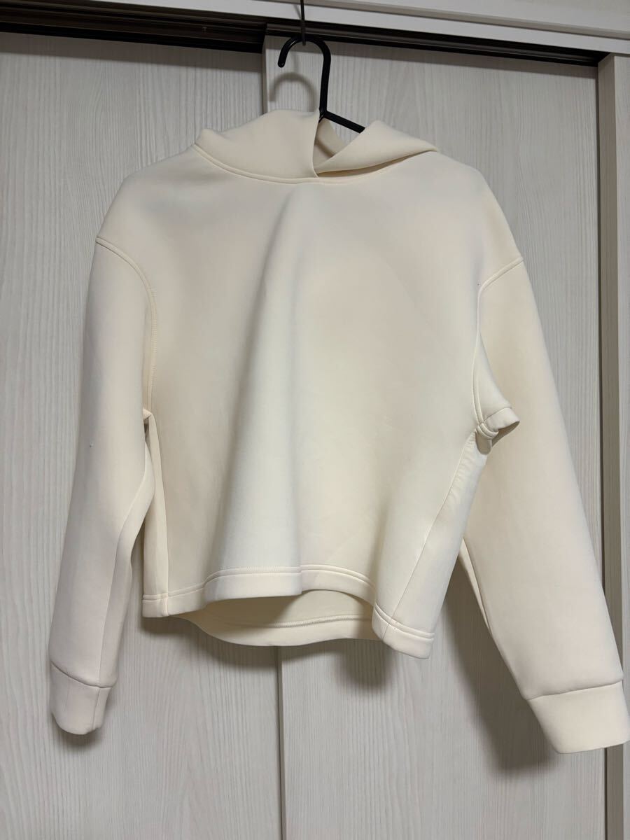 送料無料 UNIQLO ユニクロ クリーム色 パーカー フーディー サイズS拍卖