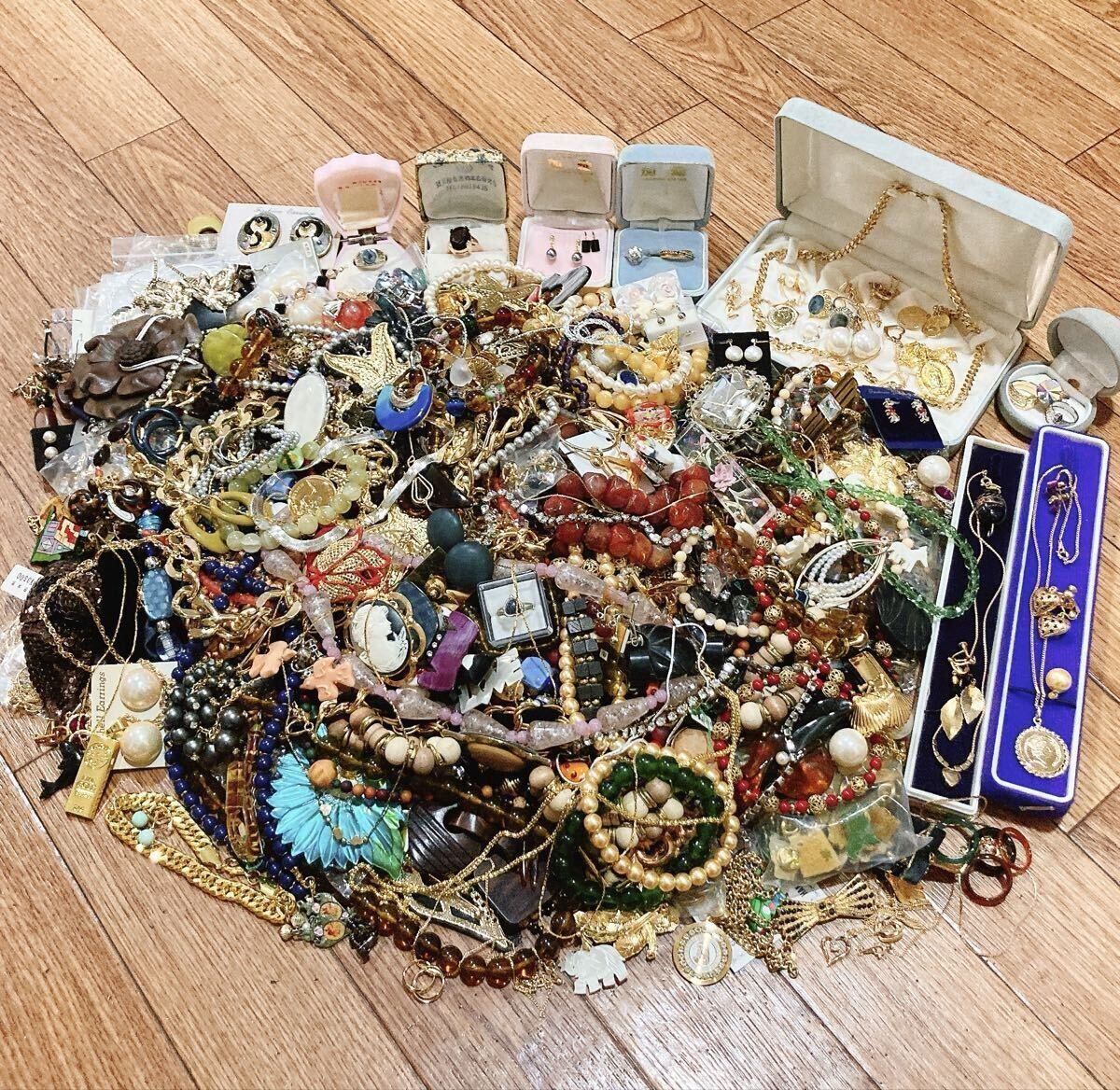 ♪大量5kgまとめ天然石パール刻印有複数ネックレス喜平ブレスレット指輪イヤリング瑪瑙ブローチ/ヘアアクセサリー中古イミテーション整理品拍卖